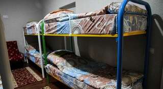 Гостиница Hostel One Владикавказ Кровать в общем номере для мужчин и женщин с 8 кроватями-1